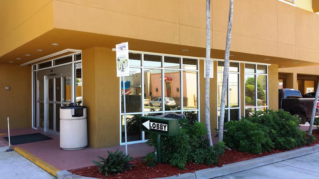 Cocoa Beach Suites Hotel Exterior foto